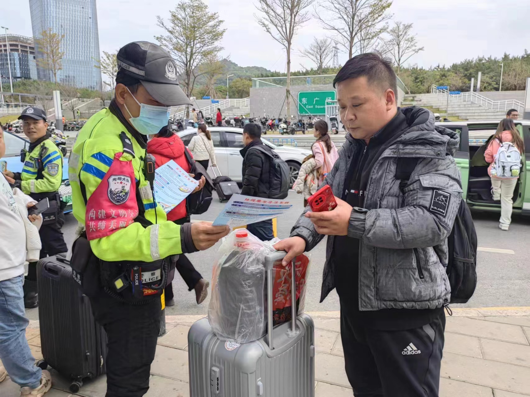 光明城高铁站护航旅客16万余人次踏上“平安春运”路