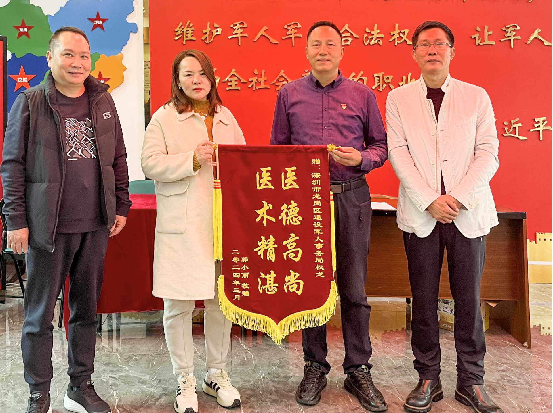 点赞！乘客列车上突然晕倒，龙岗老兵紧急救援