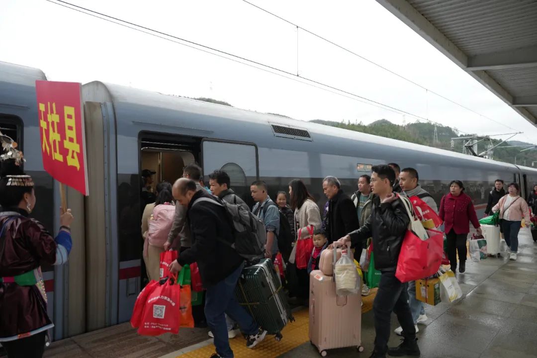 佛山“黔”行记丨开通免费专列专车191趟，抢抓就业致富“开门红”