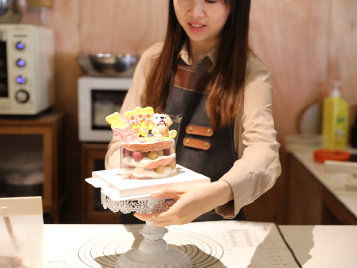 宠物过生日仪式感满满，定制蛋糕成宠物经济“流量密码”