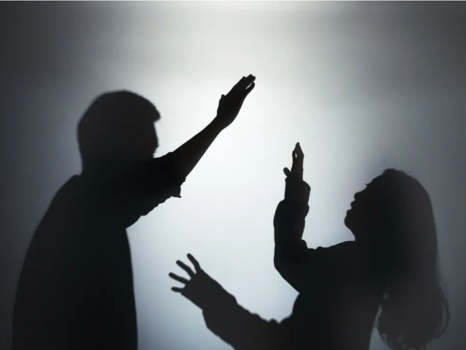 全国首例！家暴男无视人身安全保护令被追究刑责