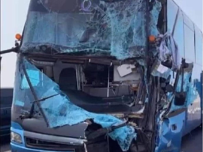 泰国一载有中国游客大巴发生交通事故，近30人受伤