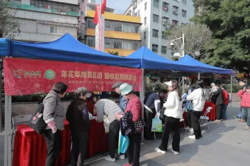 东晓街道开展年花年桔回收宣传活动