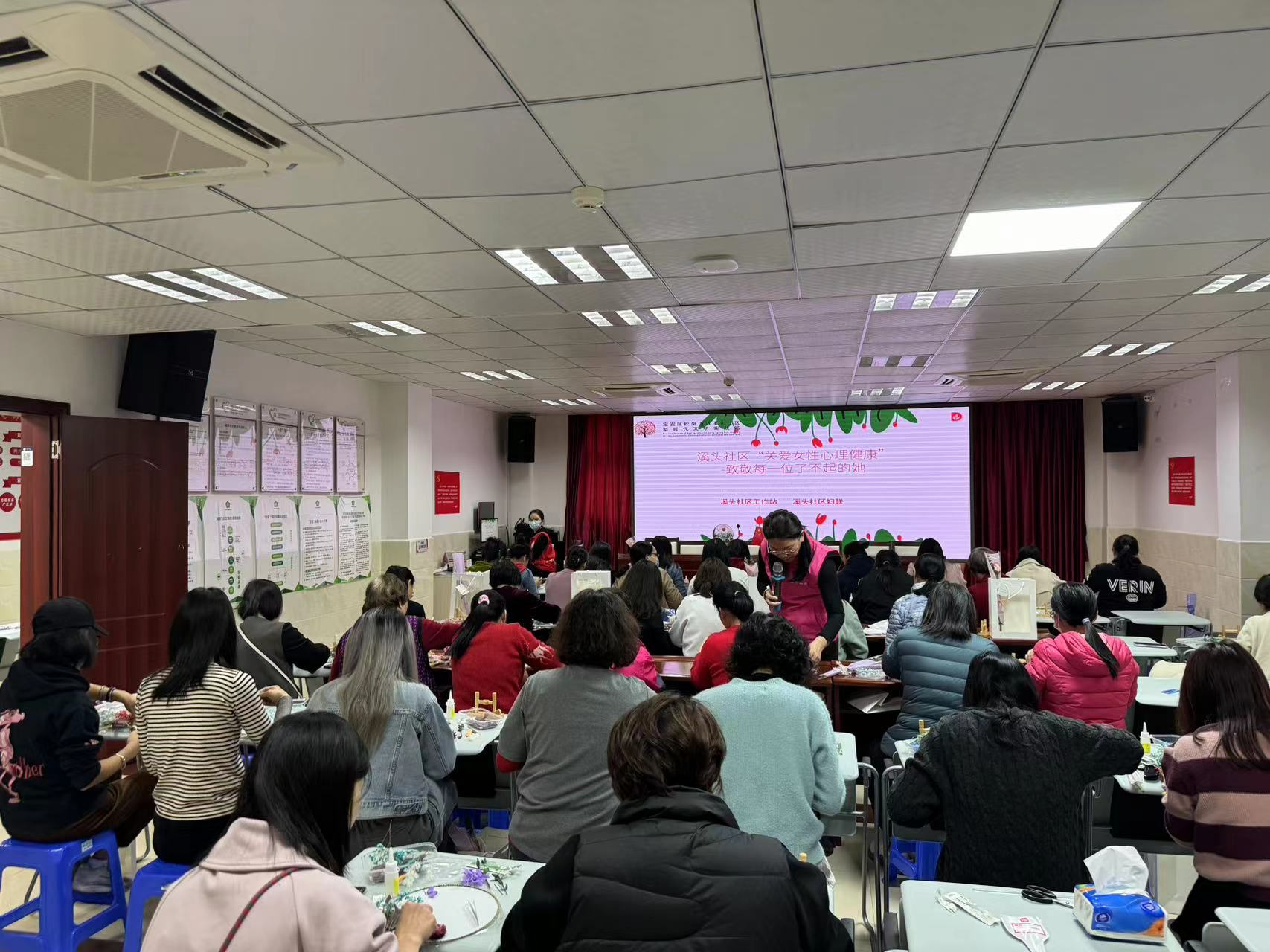 溪头社区开展“关爱女性心理健康”暨“扇中世界，心之色彩”三八团扇手工活动