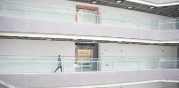 深圳卫视《先行》栏目：新桥东先进制造产业园高标准打造“垂直工厂”