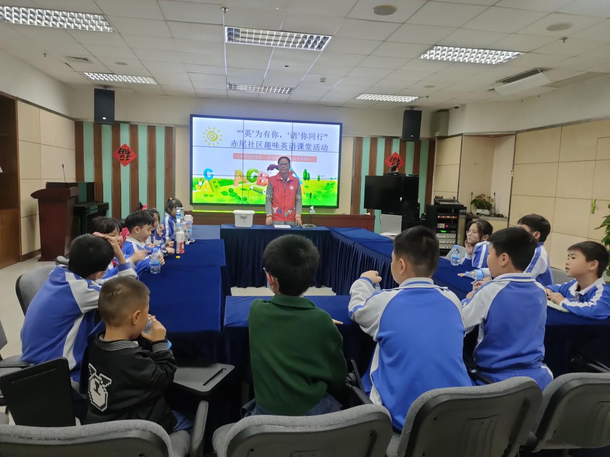 南园街道赤尾社区开设青少年学生英语小组课堂