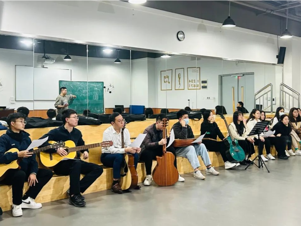 不上夜校不算潮流青年？深圳er新式“夜生活”揭秘