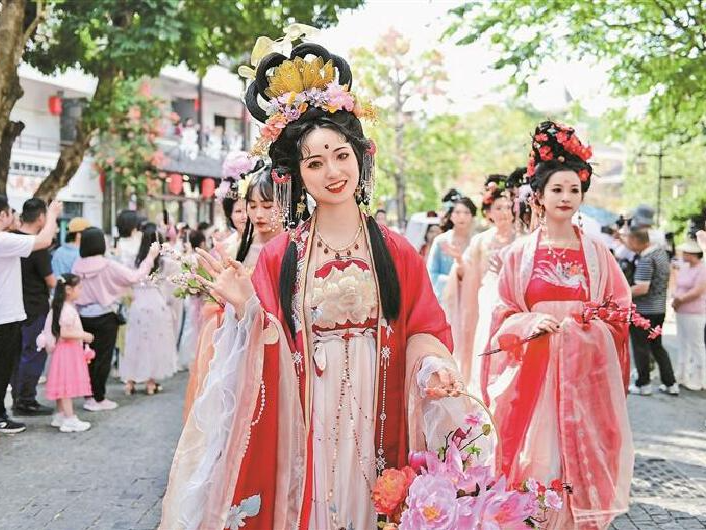 在甘坑古镇感受春日限定浪漫