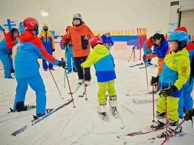 深圳举办第八届中国残疾人冰雪运动季活动