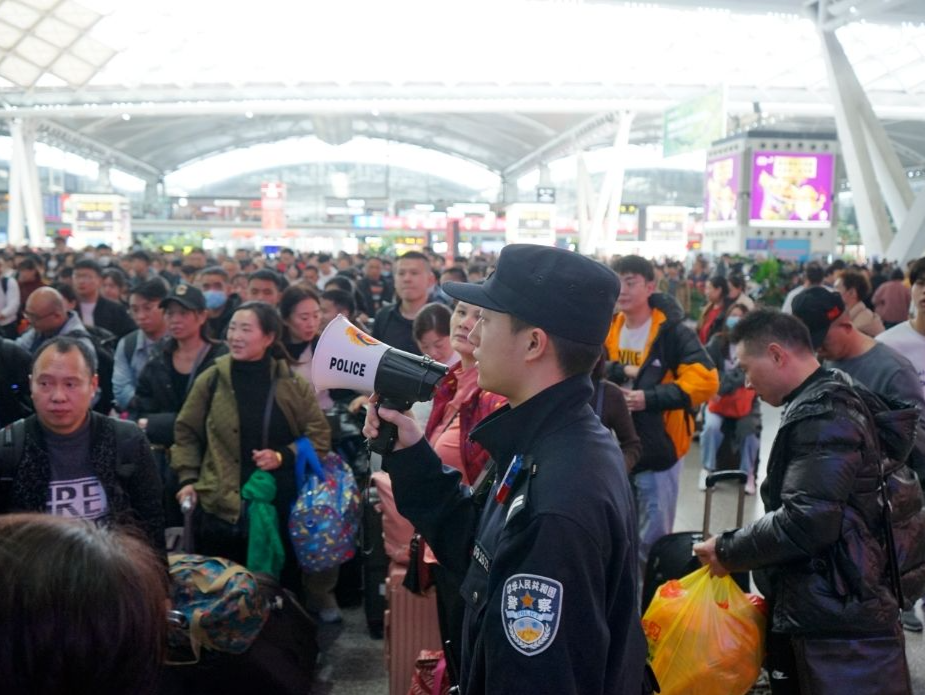 春运40天广州铁路警方安全护航3300余万旅客平安出行