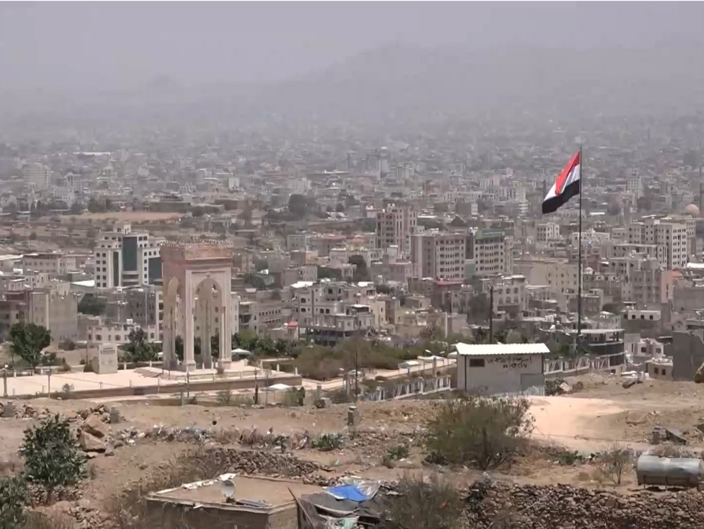 胡塞武装称美英多次空袭也门西部