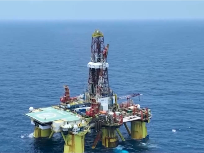 我国发现首个深水深层大油田，位于深圳西南约300公里