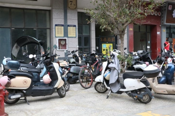 电动车停放难，马田街道小分格廉情监督站来帮忙
