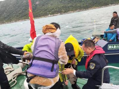 20分钟救7人！深圳海事局成功救助海钓落水人员