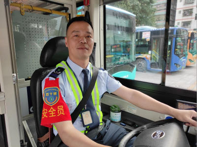深圳市东部公交驾驶员陈新华获选荣获全国“十大最美公交司机”称号