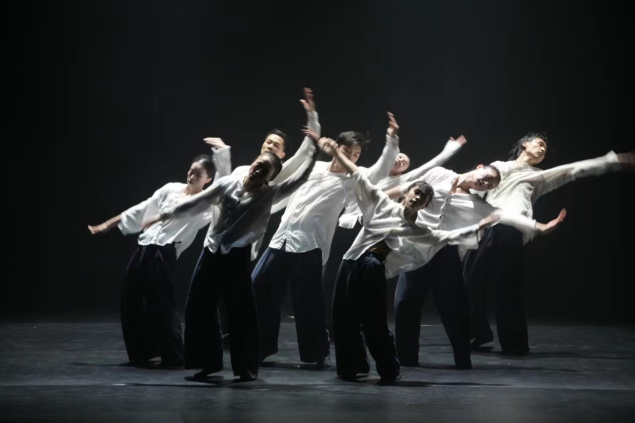 现代舞剧《浮流》于光明精彩上演 与观众一起探索命运浮沉