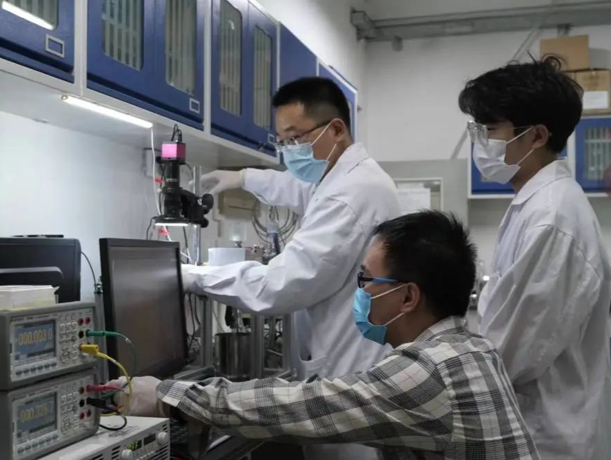 突破2000W/cm²！我国科学家刷新纪录 
