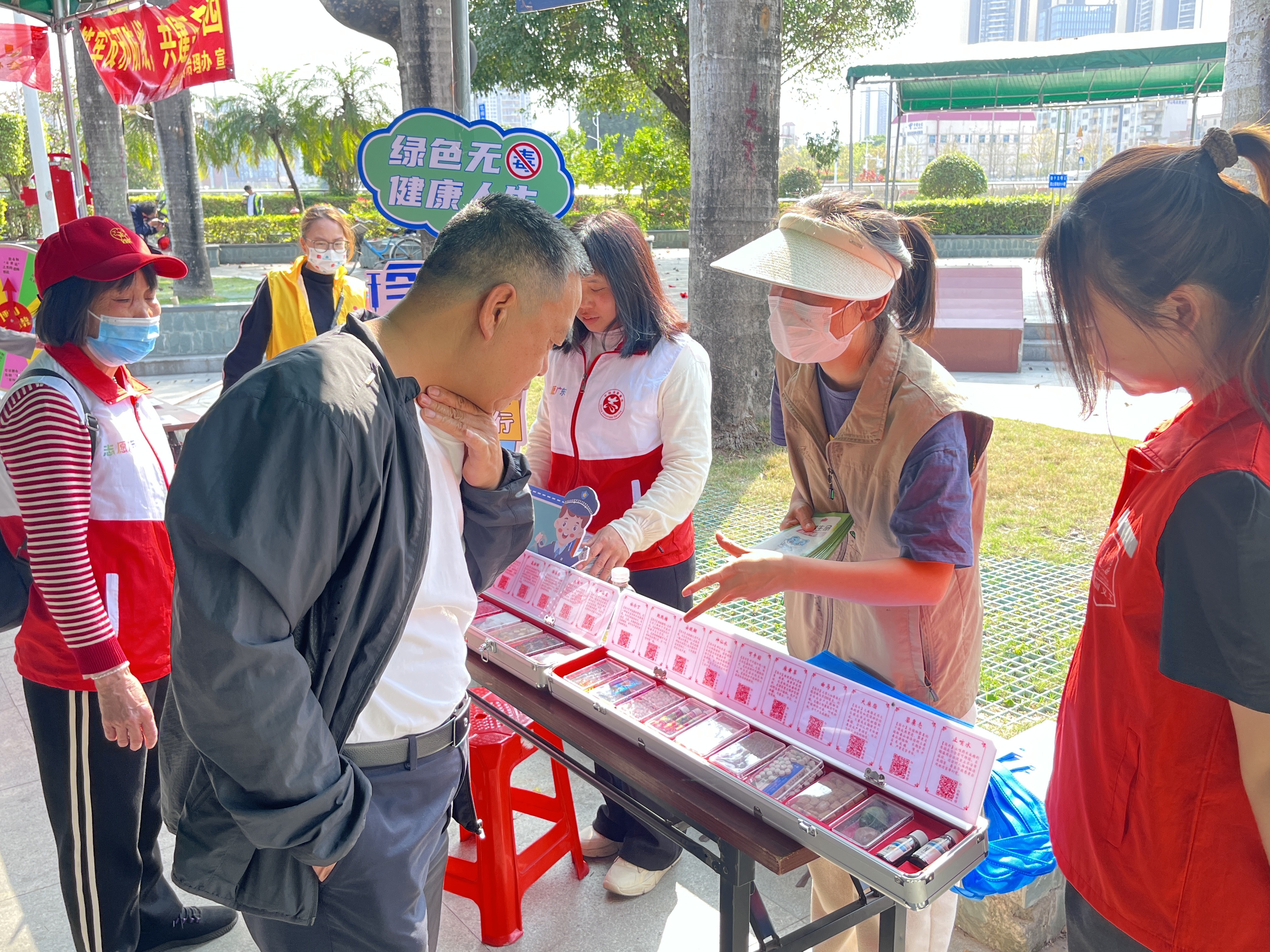 坪山街道走进影剧院开展禁毒宣传