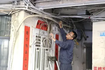 告别“纠缠不清”，飞线整治再出发——园岭新村综合整治进行时系列报道⑥