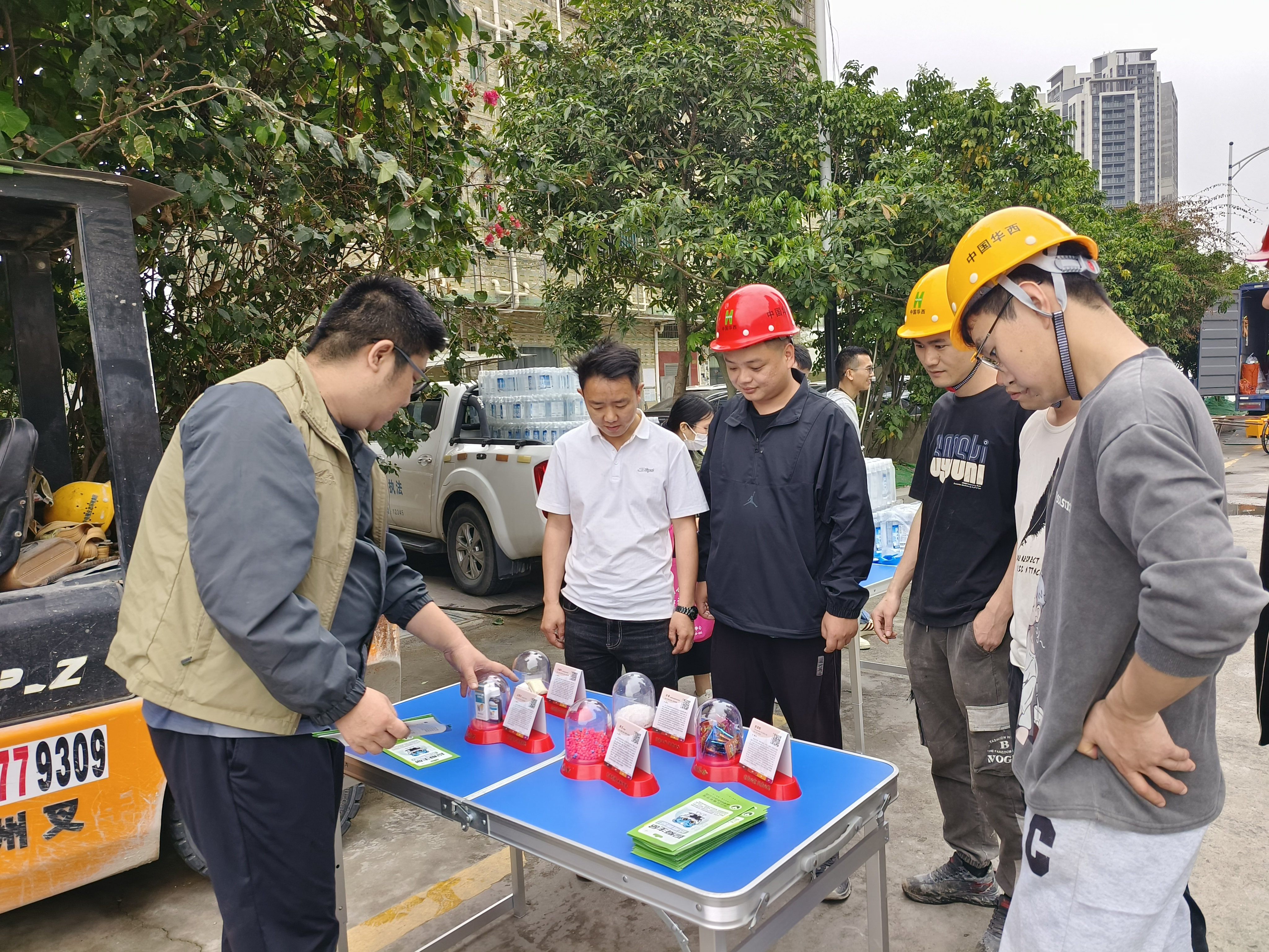 碧岭街道进工地开展禁毒宣传活动