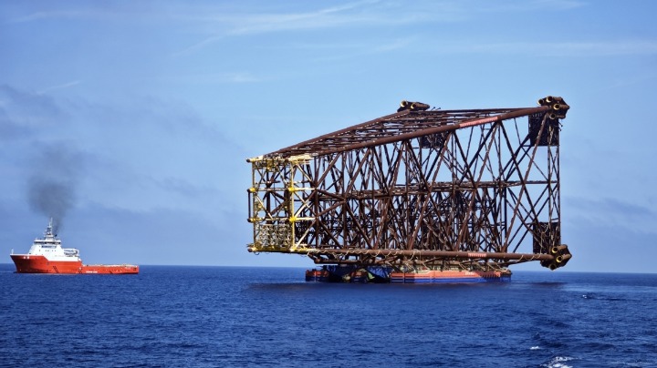 珠海造！亚洲第一深水导管架“海基二号”滑移下水