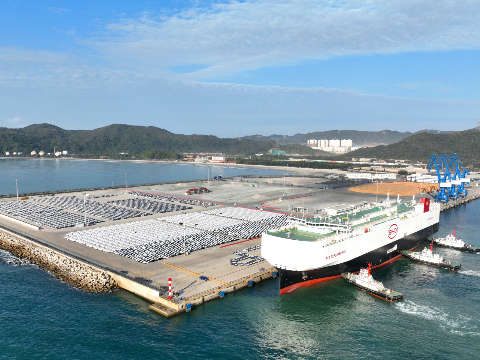 （替换报纸稿）新能源汽车深圳首发，在深设立研发院……“新一代世界一流汽车城”发力培育新质生产力