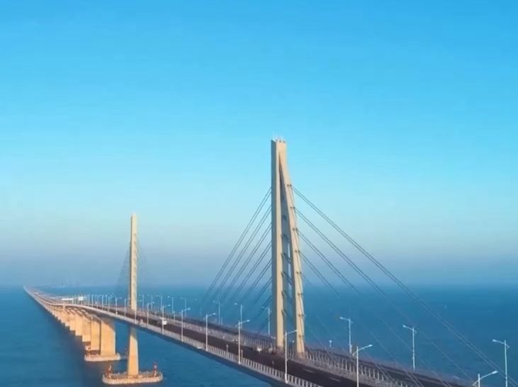 多地开行“粤港澳”旅游专列，交通+旅游打造“快旅慢游”模式