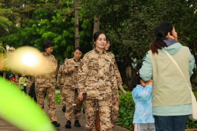 三八国际妇女节：深圳第二支队女警开展徒步边防活动