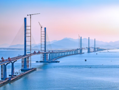 毫米级精准对接，黄茅海跨海通道项目高栏港大桥合龙