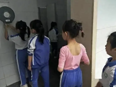 全国政协委员李国华谈“厕所社交”：不能让一代人的童年回忆停留在厕所里