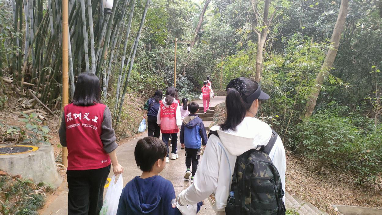 翠竹街道翠达社区开展亲子徒步活动