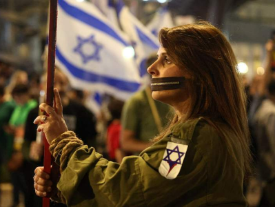 以色列数千人游行要求解散政府 警察用高压水枪驱散人群
