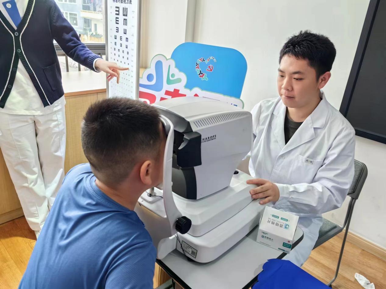 溪头社区开展儿童青少年爱眼护眼活动  