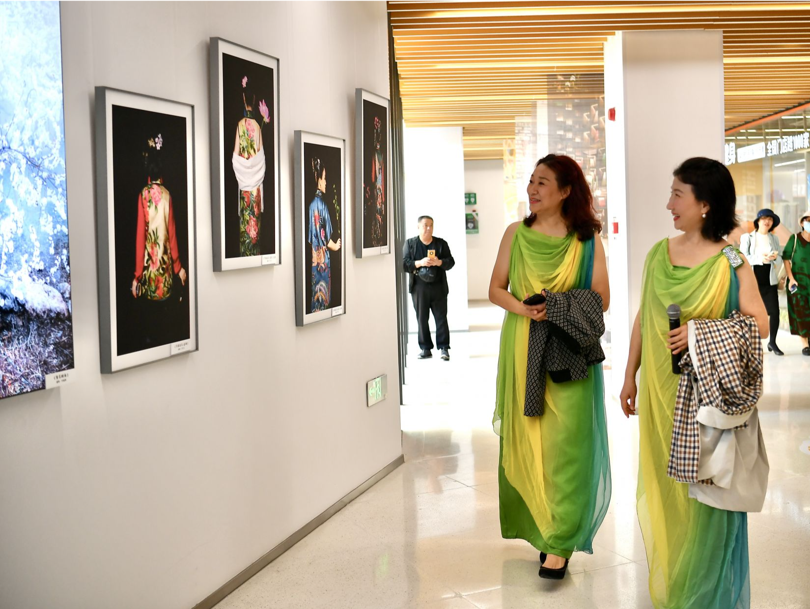 “第七届深圳国际摄影大展——城市·女性·节拍”平行展开展