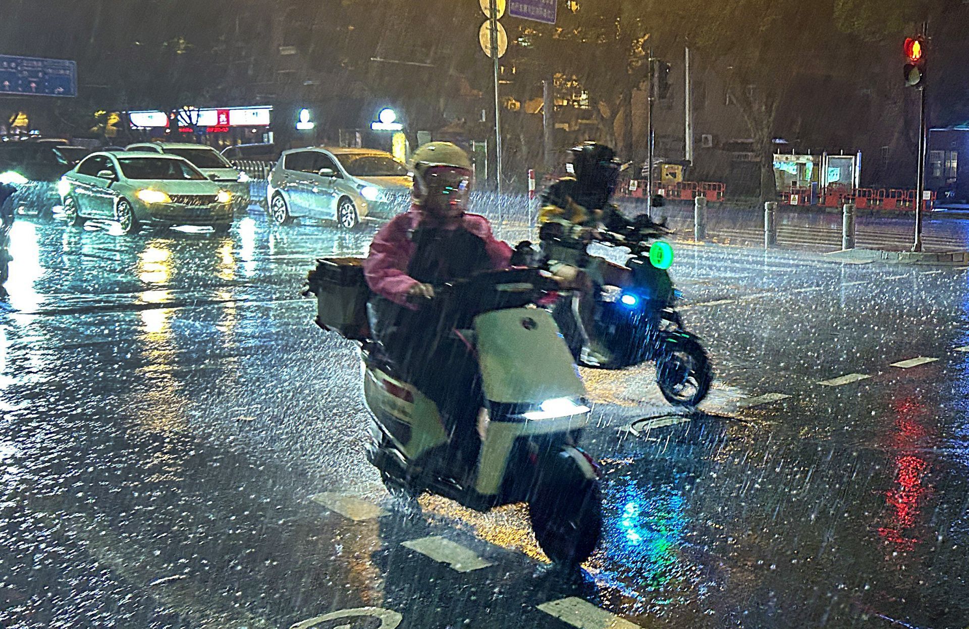 广东今年三防形势依然严峻，暴雨灾害重，台风频数正常略少但强度大