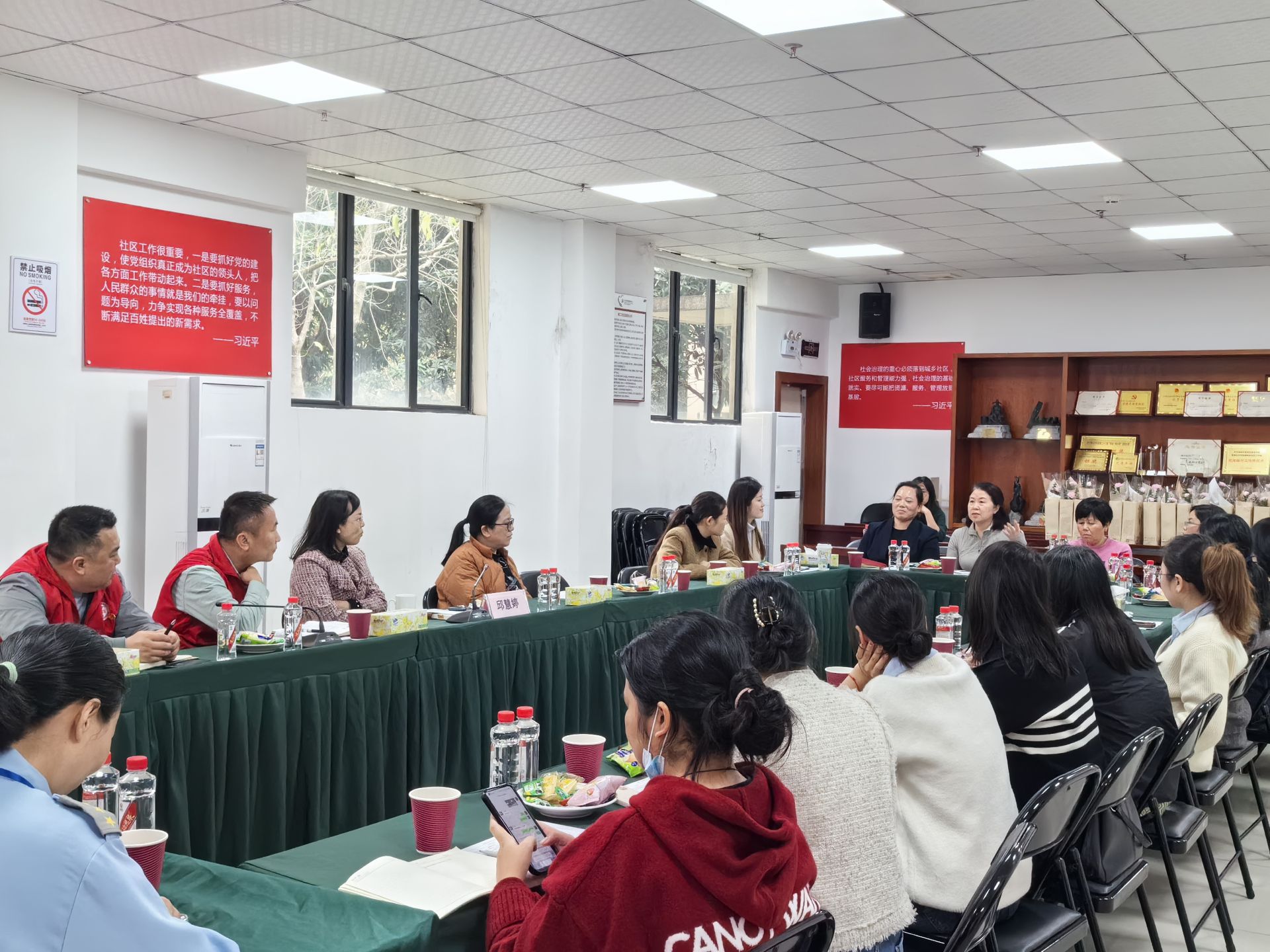 蚝乡社区召开企业资源共享座谈会