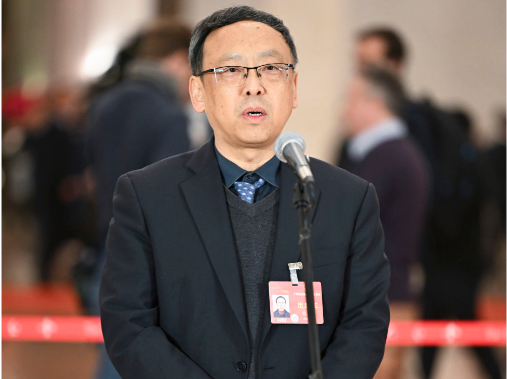 代表通道丨云冈石窟脆弱处风化得像“酥饼”？杭侃：保护文物要加大科技力度