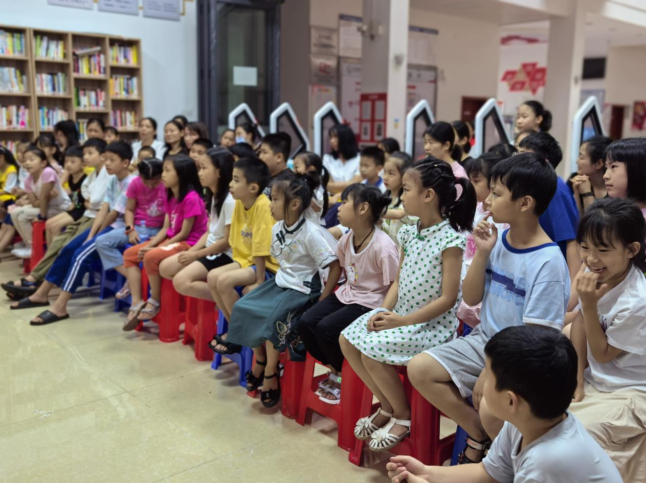 “书香伴睦邻，温情驱霸凌”红星社区读书月活     