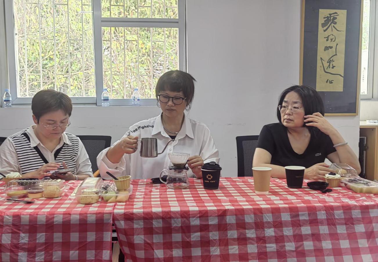 咖啡香里“悦享”生活，园岭街道红荔社区举办咖啡嘉年华活动