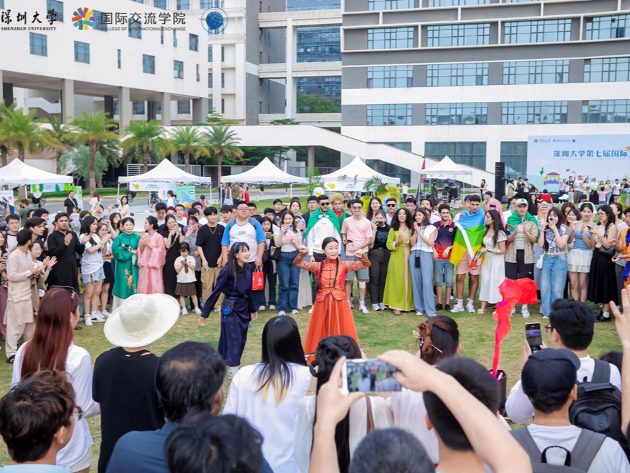 展世界风采，汇荔园缤纷 深圳大学举办第七届国际文化节活动