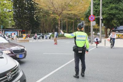 深圳交警：开展全市路口交通秩序大整治