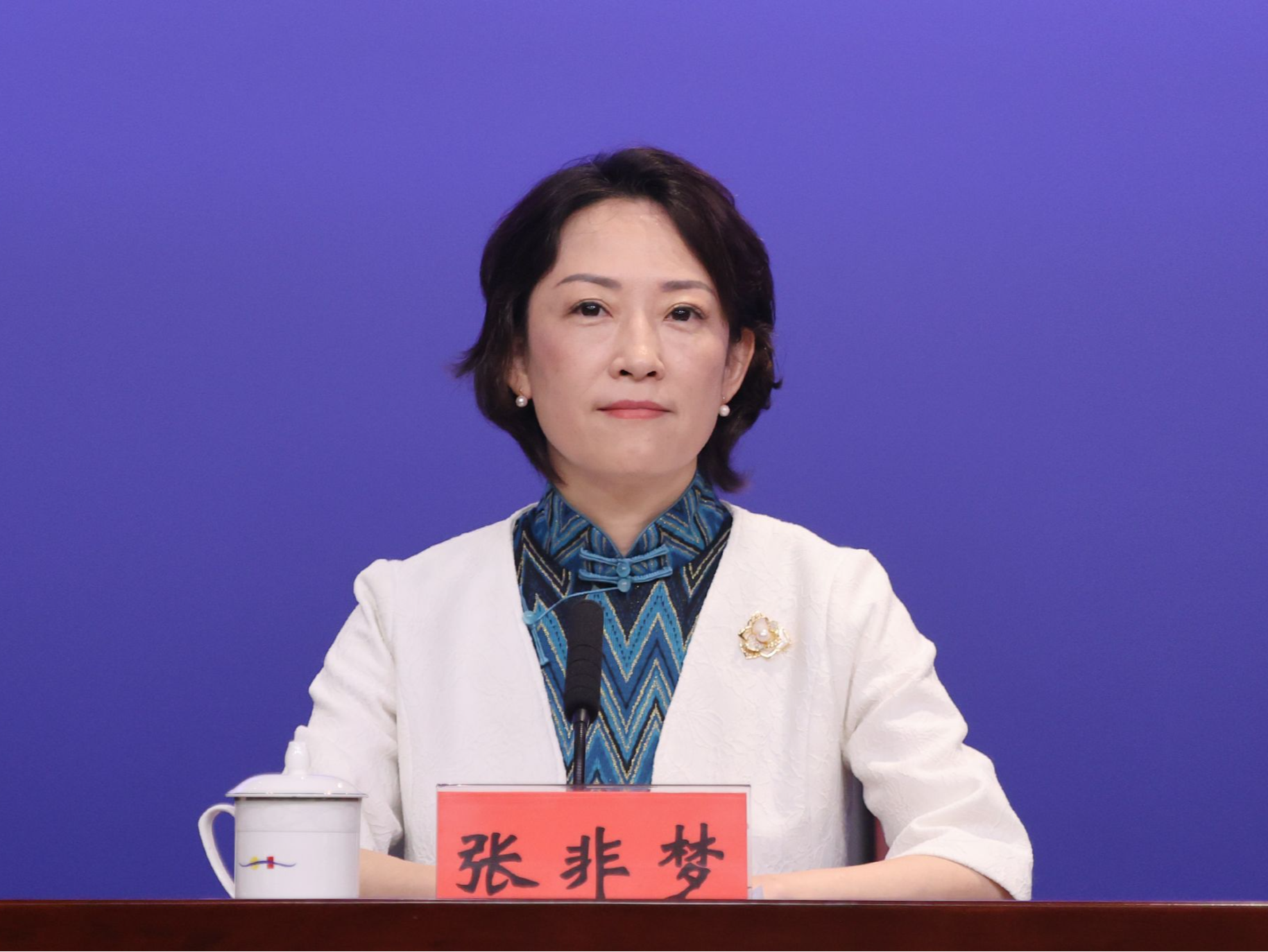 2023年，深圳社会消费品零售总额首次破万亿元