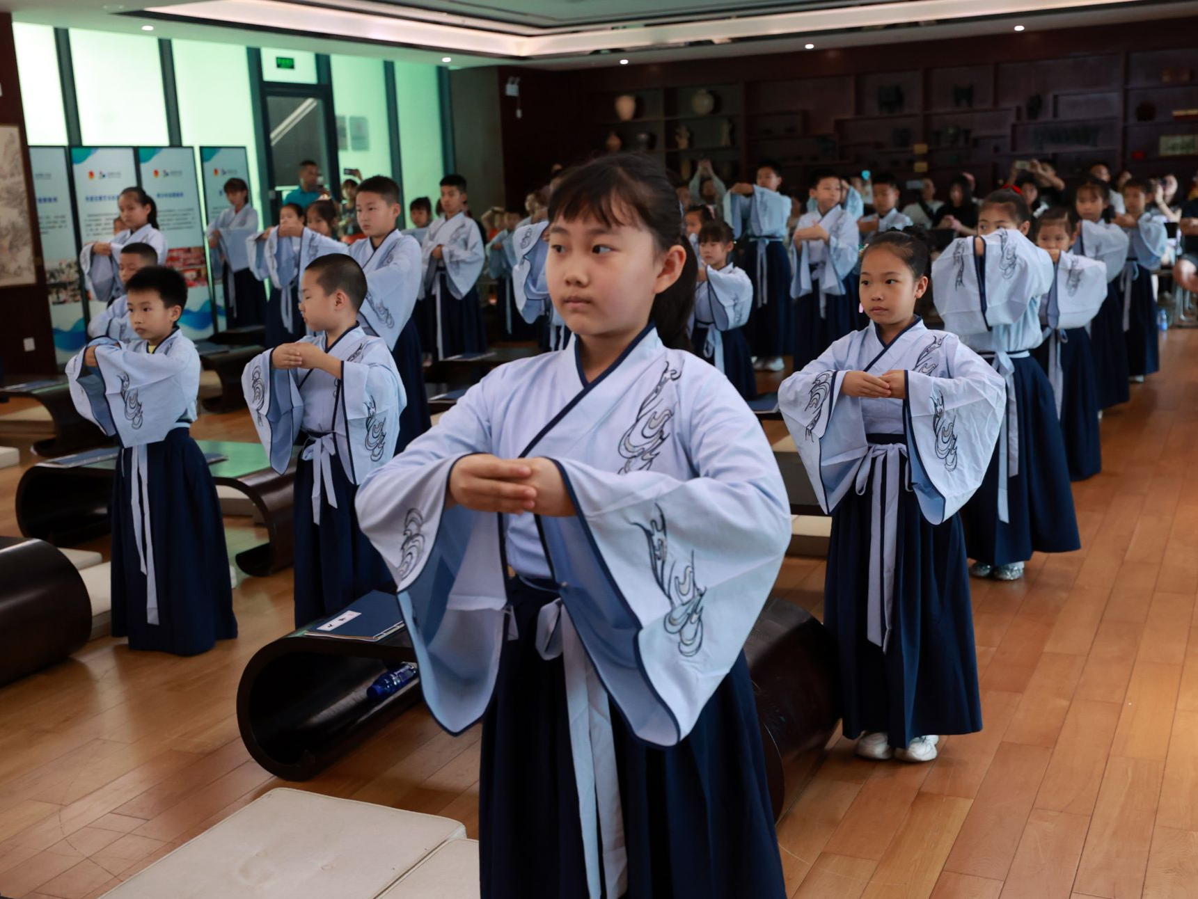 宝安少年宫国学文化学堂开班：莘莘学子沐浴传统文化
