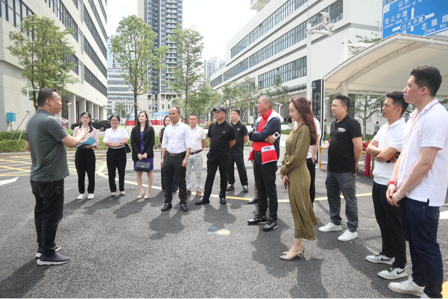 凝心聚力 共创未来！园山商会组织企业走访阿波罗未来产业园   