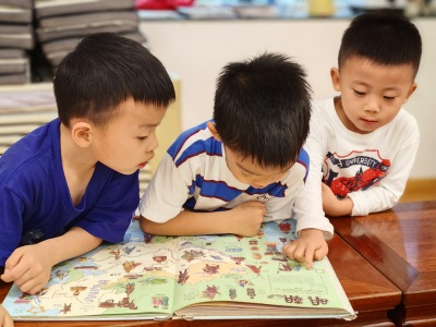 在典籍中领略中华文化之美，春诵园国学幼儿园传来琅琅书声