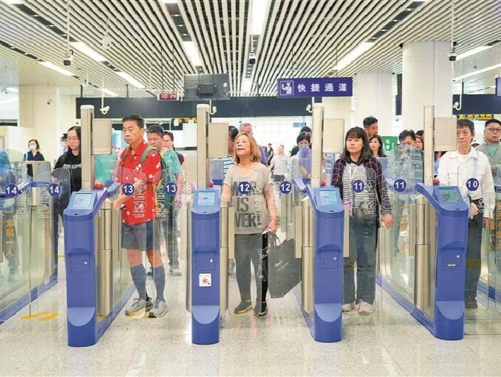 深圳口岸今日将迎港澳居民返程高峰