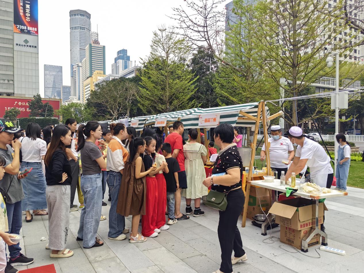 这里刮起“最炫民族风”！南园街道党员服务市集共育美好社区“石榴籽”，绽放民族团结“幸福花”