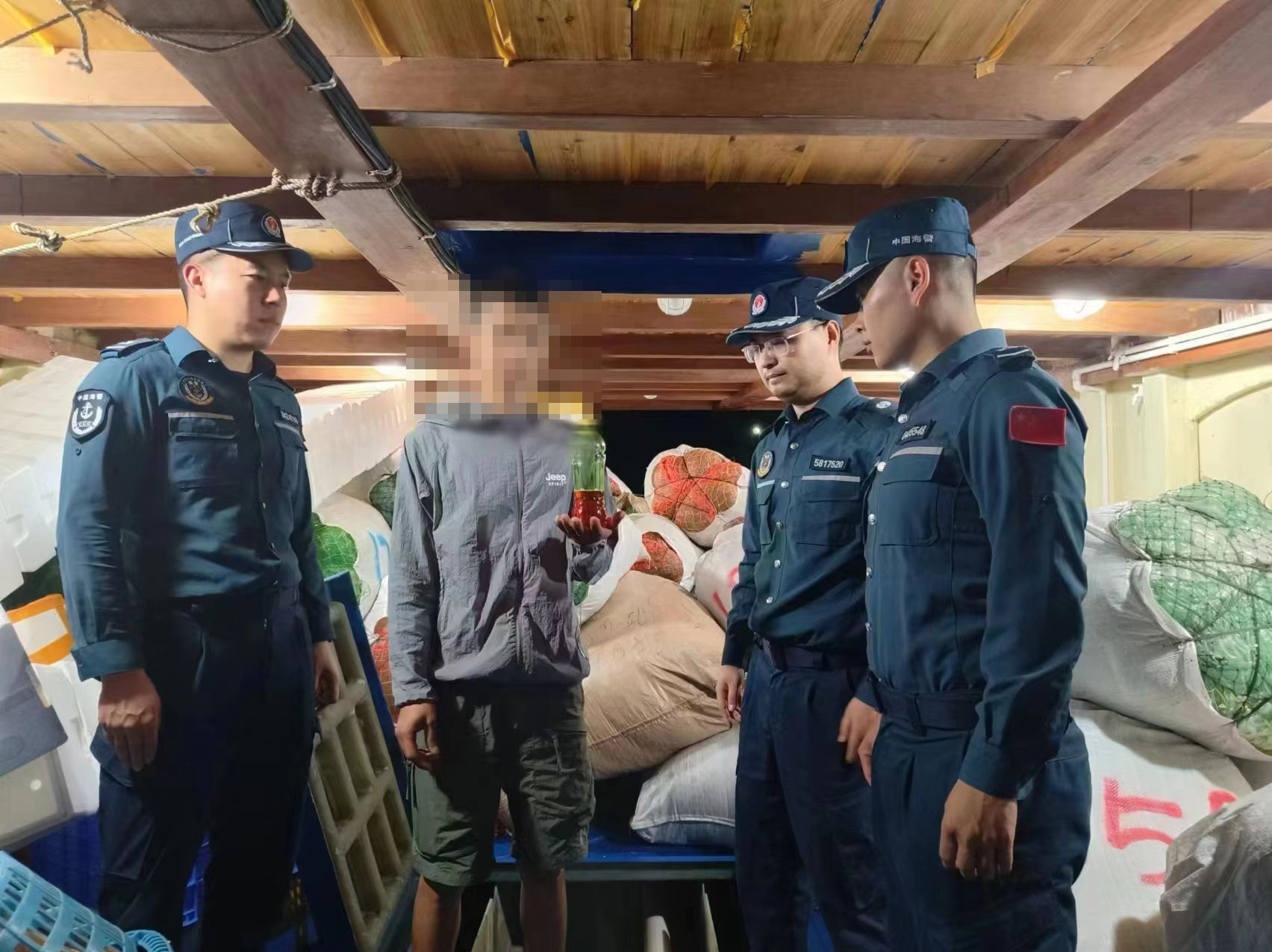 买卖“红油”违法！广东深圳海警局查获一起涉嫌非法买卖案