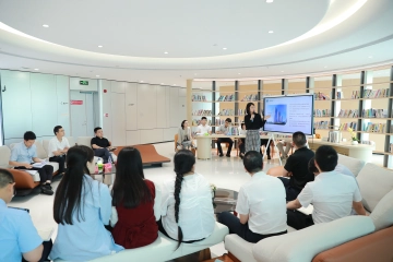 凤凰街道“雏鹰”干部讲产城科学提升服务产业发展能力