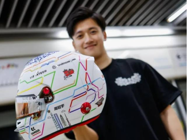 中国F1第一人，创造历史！他的头盔亮了……